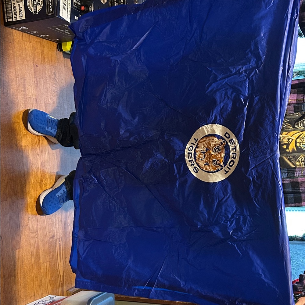 Detroit Tigers Blue plastic poncho - Picture 7 of 8